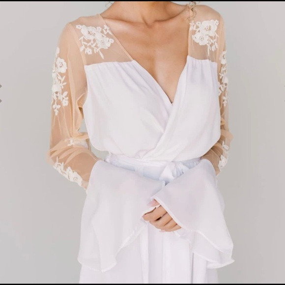 Brand new white robe for bride - Picture 3 of 3